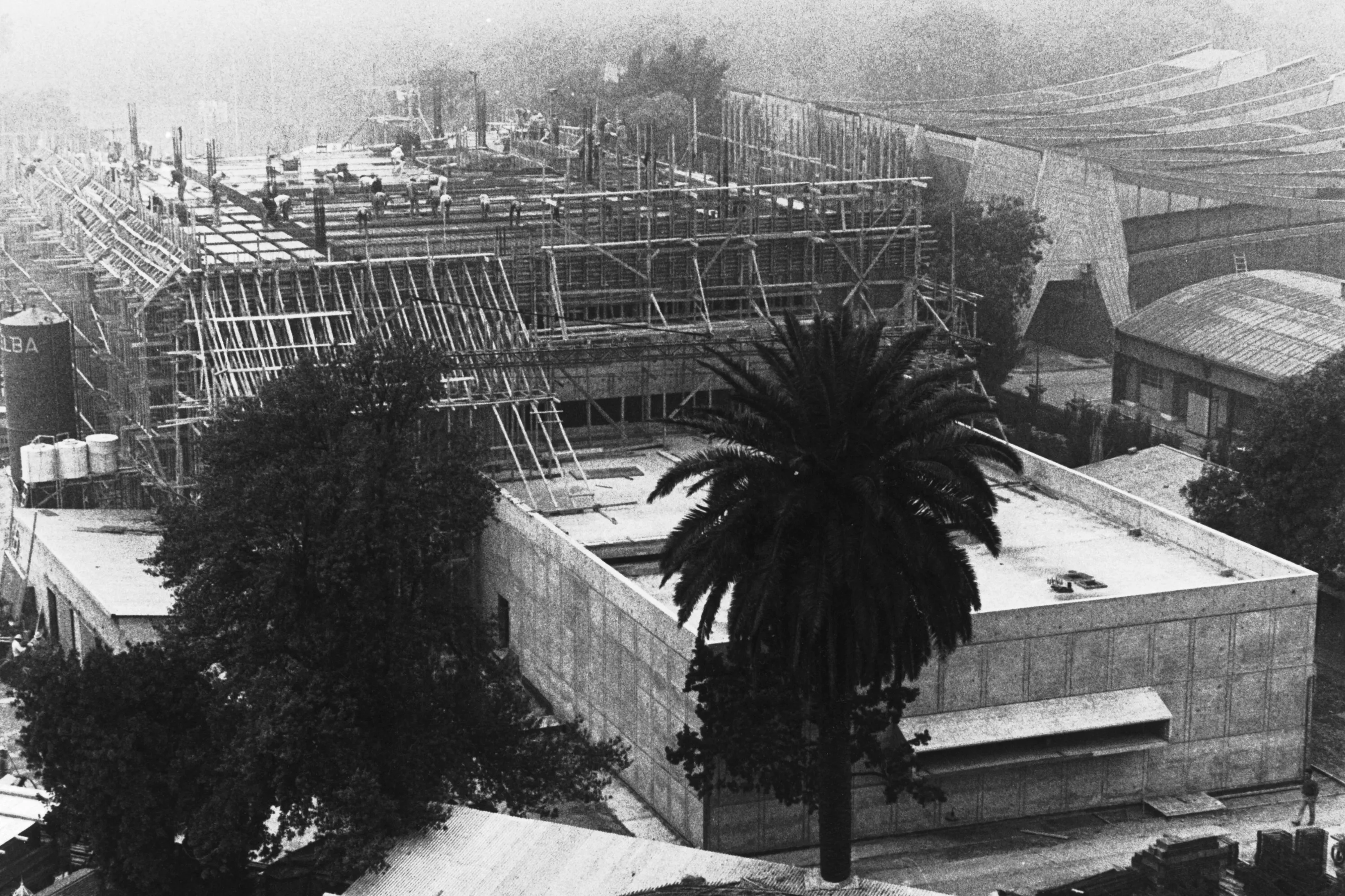 Buenos Aires Chancery Office Building 1977 DPLA 0085a3cba36c0cd68f44b788b46c35a7 crop