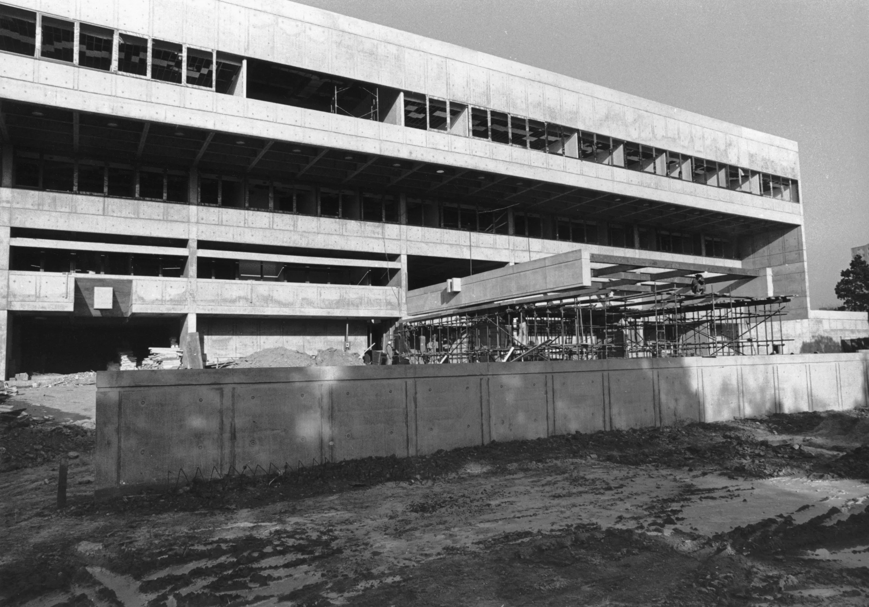 Buenos Aires Chancery Office Building 1977 DPLA 5f54b3dc24b297117afdb9fdb3955432