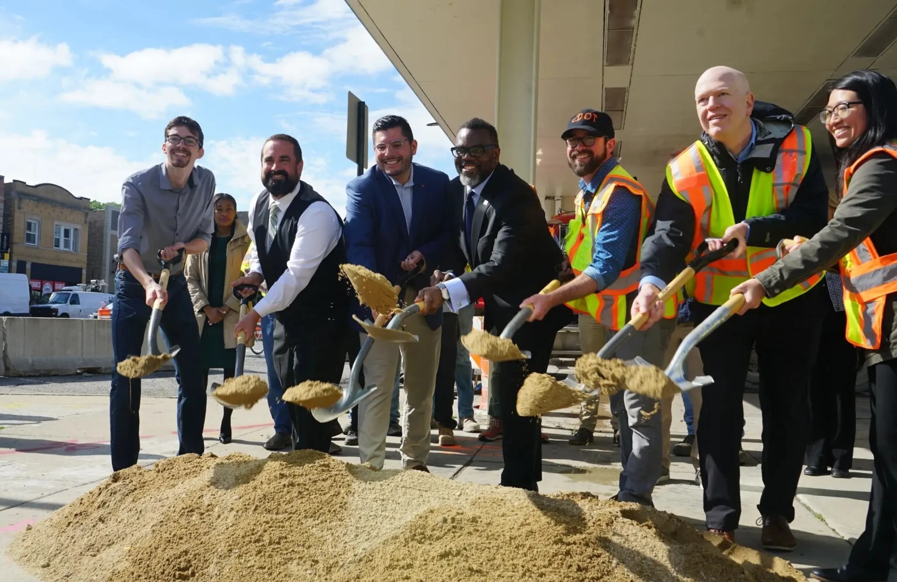 Logan Square Groundbreaking15294 Ariel Parrella Aureli Block Club Chicago